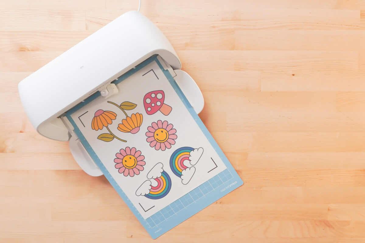 Cricut Joy Xtra cutting the stickers