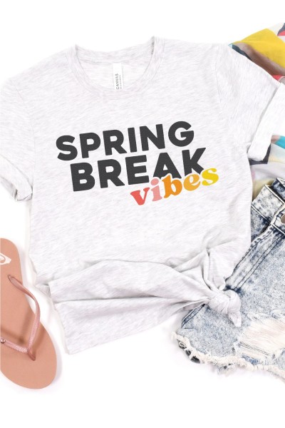 White t-shirt with the saying Spring Break Vibes